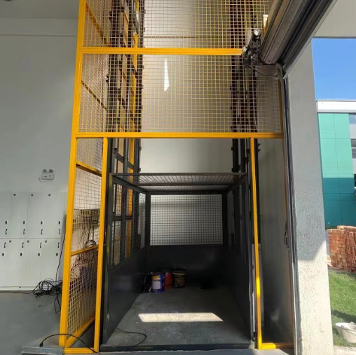 樟树导轨式升降机助力物流园破解运输难题