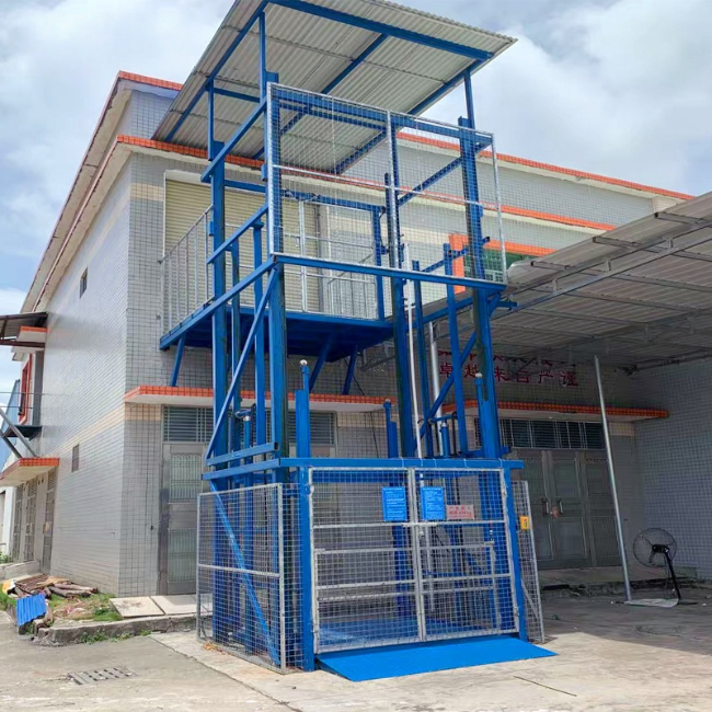 樟树建材厂室外升降货梯安装